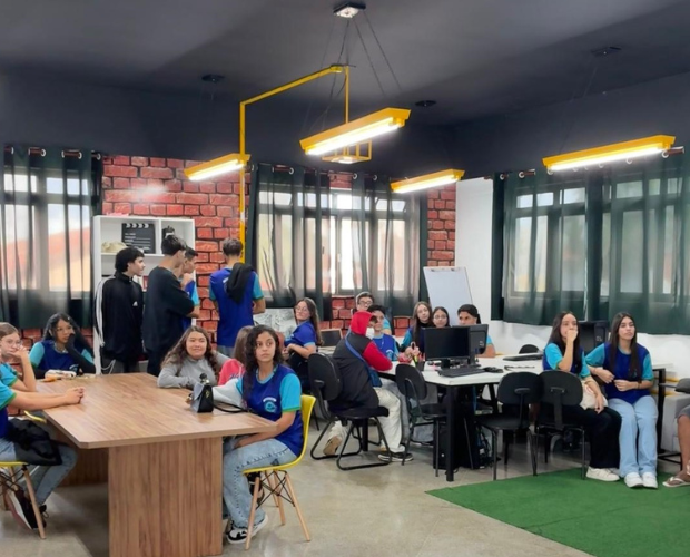 Alunos de S�o Sebasti�o da Bela Vista visitam unidades da Univ�s